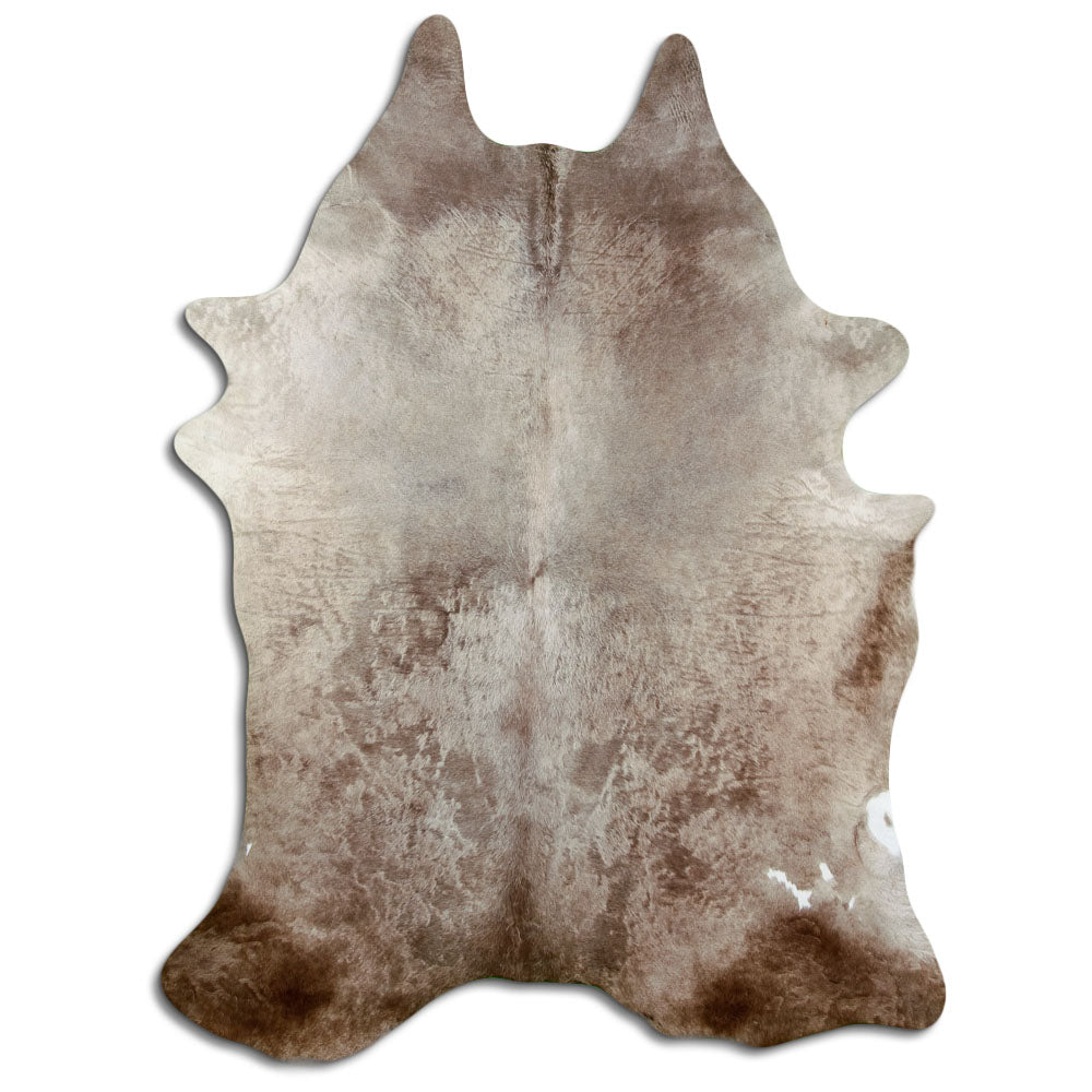 Champagne cowhide rug of about 240 × 180 cm, seen from above: the exact hide you receive
