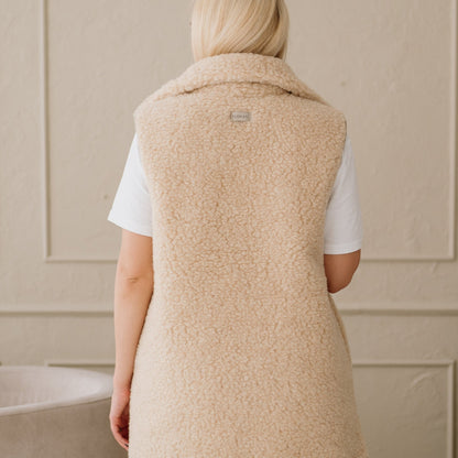 The beige Wave merino vest from the back