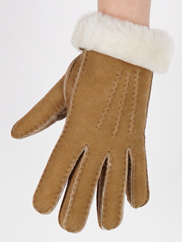 Caramel sheepskin glove with its folded sheepskin cuff