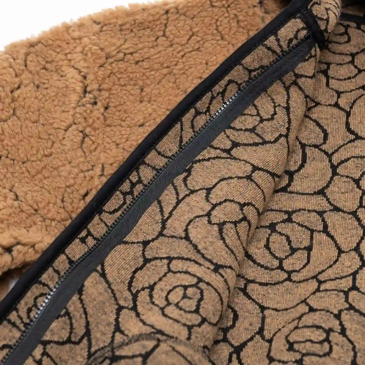 Close-up of the wool and the patterned lining of the Laguna jacket