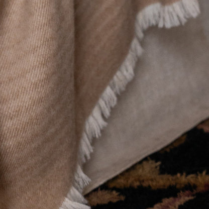 Royal Alpaca Throw “Dune” – detail