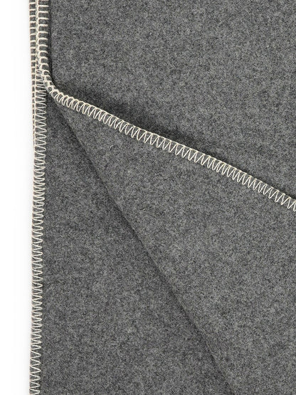 The light blanket stitch along the edge of “Hytte”