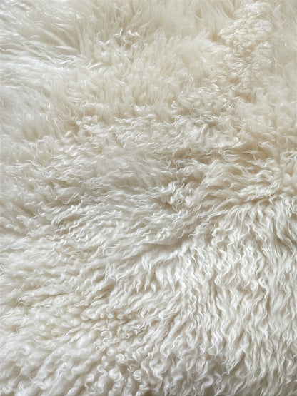 Close-up of the tight white curls of the sheepskin